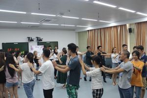 广东外外商学院恋爱心理学课：MIT爱情配对实验体验爱情成长