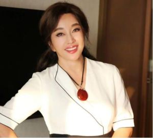 刘晓庆八字揭秘：女强人演艺事业与坎坷爱情路
