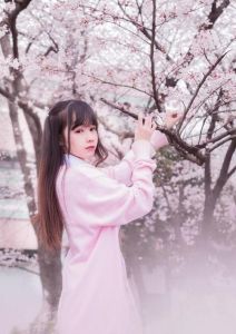 星座周末桃花盛：春日恋歌，抓住幸福时刻