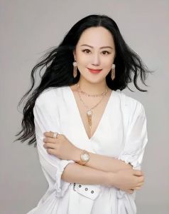 章小蕙：豪门阔太到影坛先锋，女性自我价值追求典范