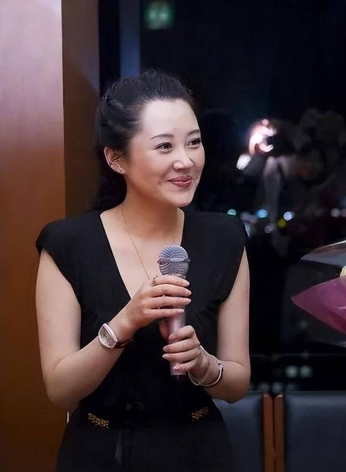 星座差异下的爱情纠葛：许晴王志文的星座情缘解析