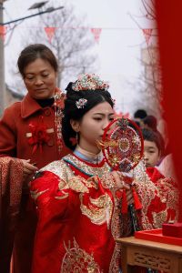 婚礼与法律婚姻：揭秘婚俗变迁与新婚趋势