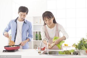 夫妻共同做饭：温馨与界限的平衡之道