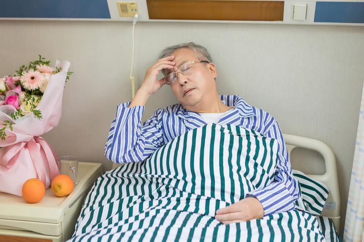 老年人睡眠难题解析：改善策略全揭秘