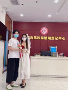 婚典序曲：领证先宴？婚礼筹备智慧选择揭秘