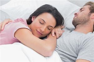 夫妻睡眠奥秘：揭秘吃胸现象及和谐睡眠之道