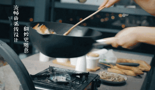 厨房艺术：烹饪高效与乐趣的上面做饭下面连在一起动态体验