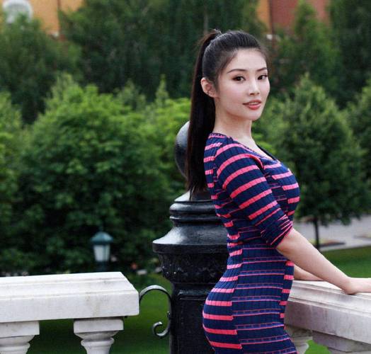 老年女性形象：多元文化下的美与尊重