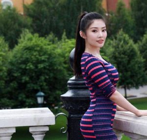 老年女性形象：多元文化下的美与尊重