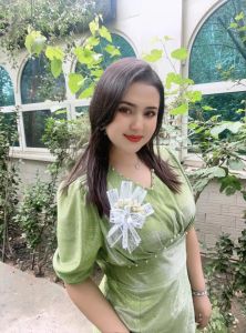 新疆女性：文化传承中的坚韧与挑战