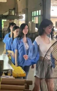 厂妹网络邂逅：现实与虚拟的信任考验