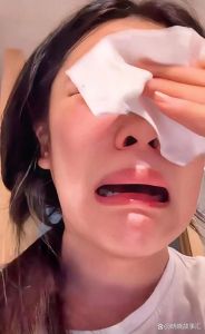 右眼一阵一阵的抽怎么办：原因及缓解方法