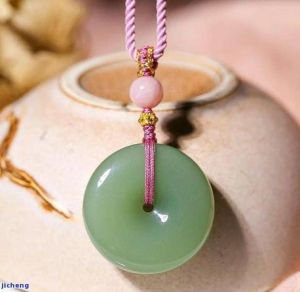 77年属蛇的戴玉好还是金：玉石金饰运势大解析