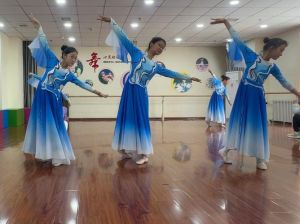 天文气运影响健康：揭秘母亲跳舞后不适之谜