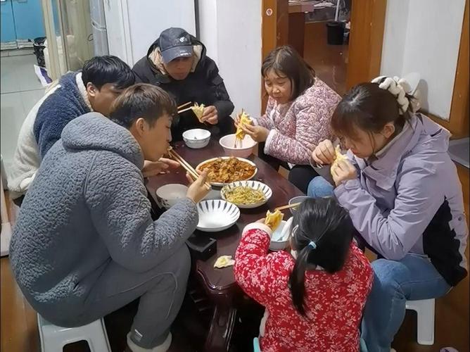 吃饭也要连在一起：吃饭，心灵相连
