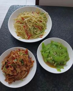 老公每天做饭给我吃的说说：老公每日佳肴，家的温暖与幸福味道