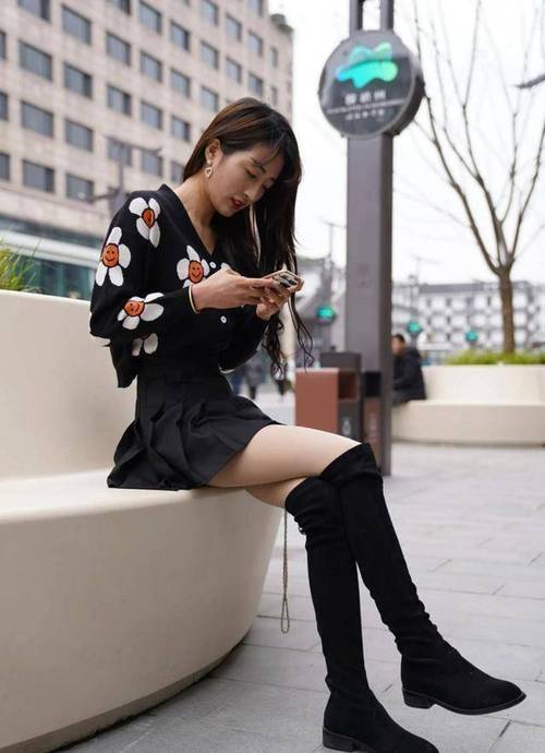 女人梦见被狗咬：梦境寓意及不同解读揭秘