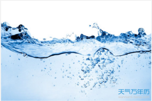 梦见客厅地上有水，财运人际变，解梦探秘之旅