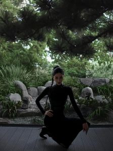 长靴：女特务的秘密武器与时尚潮人最爱
