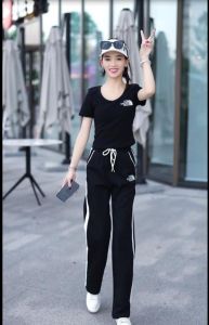 运动风潮：揭秘运动服时尚演变与女生独特气质