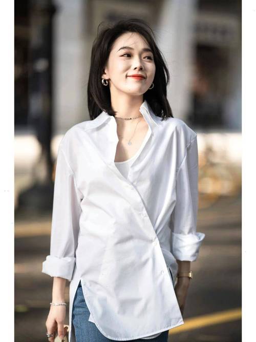 揭秘衬衫女性的独特魅力与个性风格