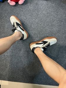 板鞋时尚密码：男人的个性选择与女性的心理解析