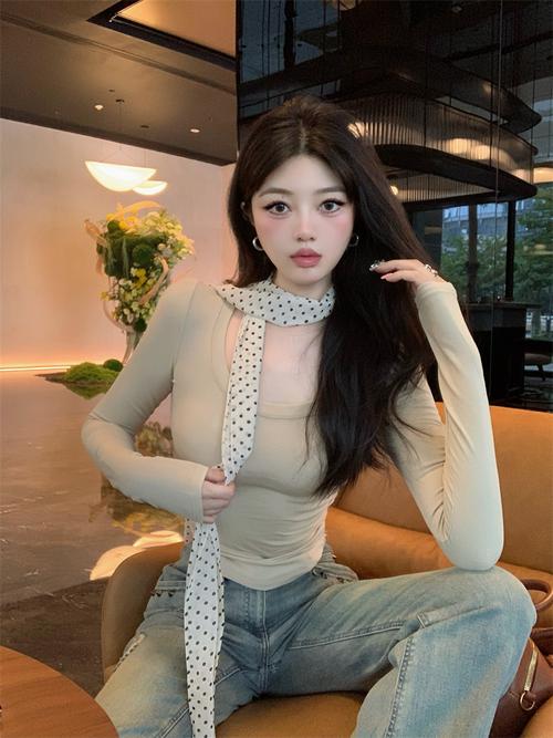 揭秘：纯色衣着的女孩性格密码及父母应对策略
