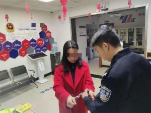 婚姻抉择：原谅还是离婚？不忠下的家庭困境