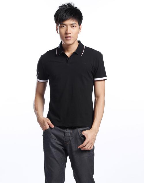黑色服饰男生性格揭秘：内向神秘与时尚品位的密码