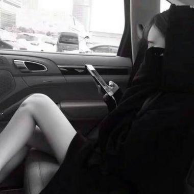 揭秘：女生偏爱黑白灰，性格密码大解析！