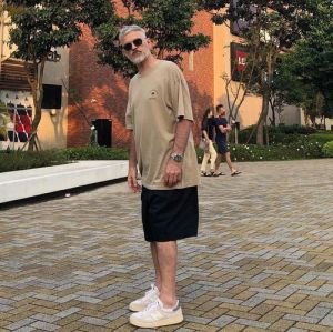 男性平板鞋心理解码：时尚与生活态度的体现