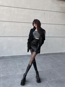 黑色着装深层含义：揭秘独立自信的秘密