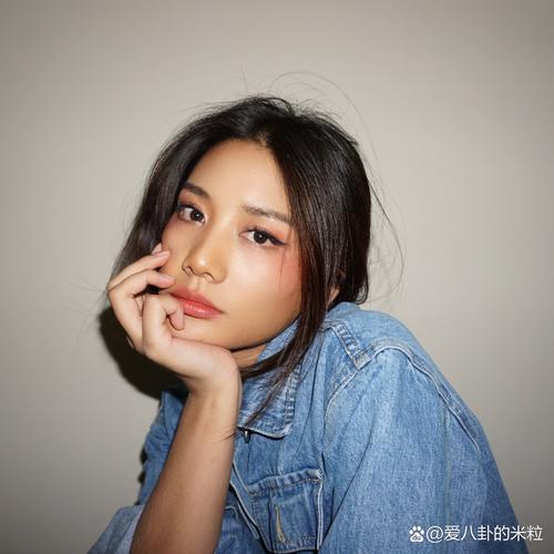 揭秘：黑皮肤女生的独特魅力与吸引力