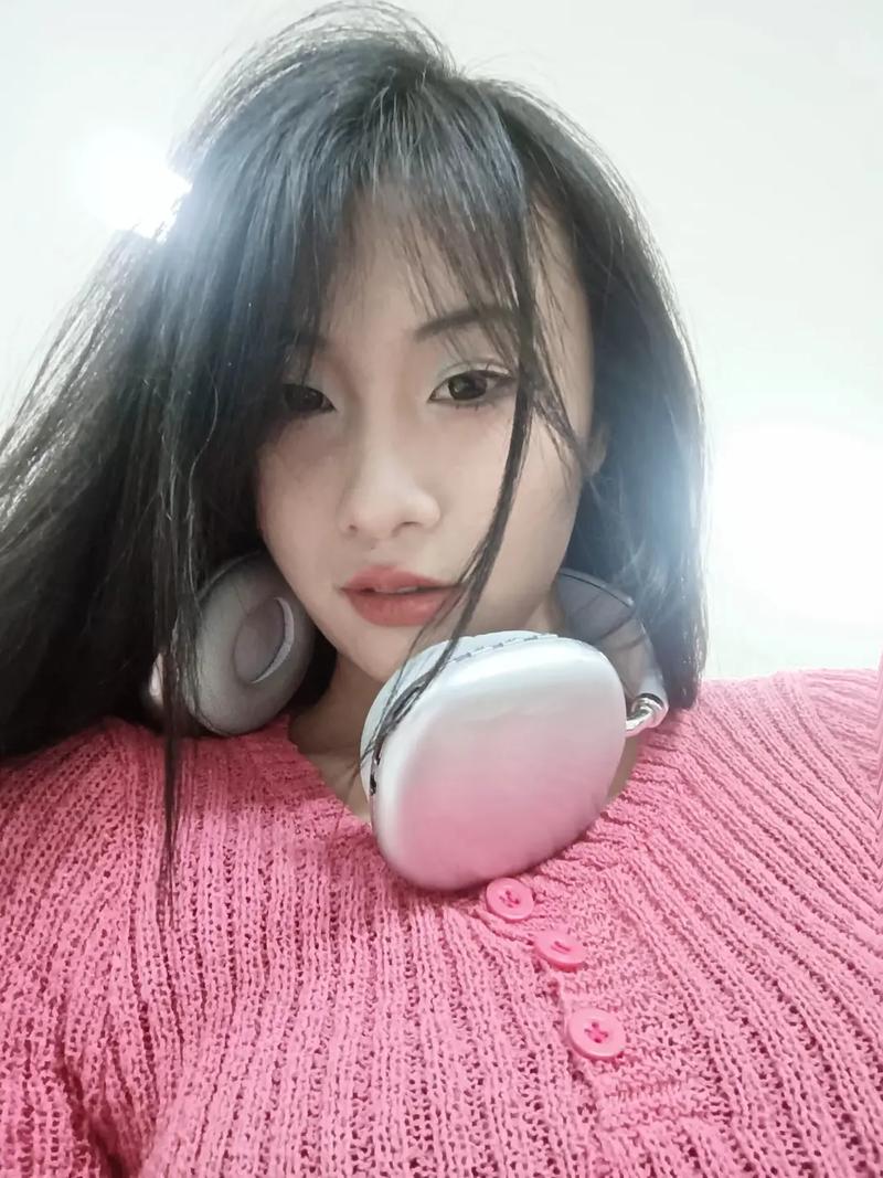 揭秘乖乖女真实内心：激情与距离的艺术