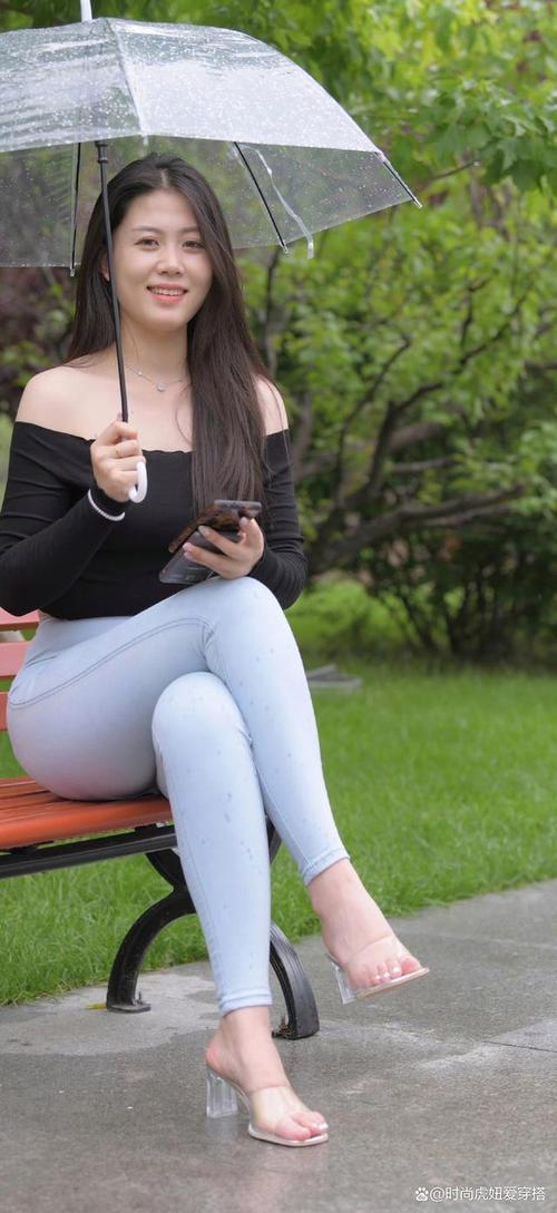 牛仔风采：自由独立的时尚女性魅力