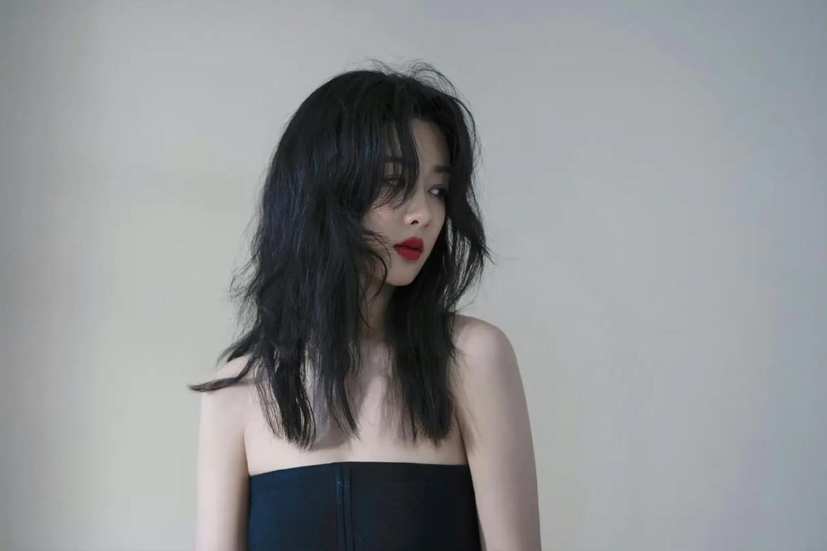 高冷人格色彩偏好揭秘：黑白灰简约奢华之道