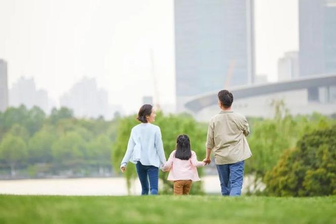 父母运势影响子女：揭秘挡灾征兆及转运之道