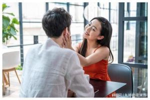 揭秘婚姻暧昧：微妙变化与守护真挚策略