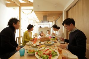 婚姻危机：前男友重逢，忠诚与信任的较量