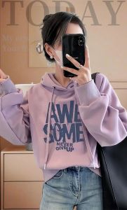 40+女性连帽卫衣穿搭攻略：揭秘时尚背后的性格与魅力