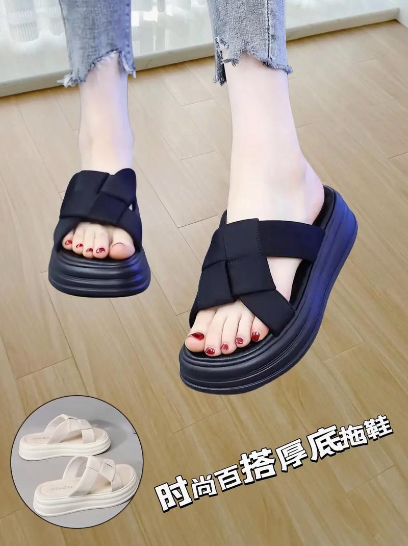 拖鞋时尚解析：揭秘女生穿拖鞋出门的个性魅力