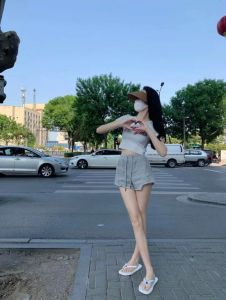 拖鞋背后：两种生活态度的哲学解读