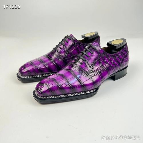 鞋履见证人生：款式颜色与命运走向