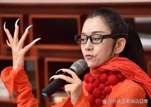 揭秘板脸人性格：内向与神秘背后的心理解析