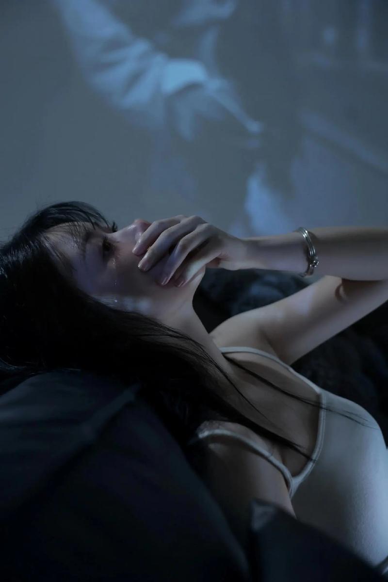 女性偏爱黑色的心理奥秘揭秘