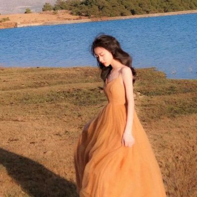 橘色女性：活力与热情的阳光使者