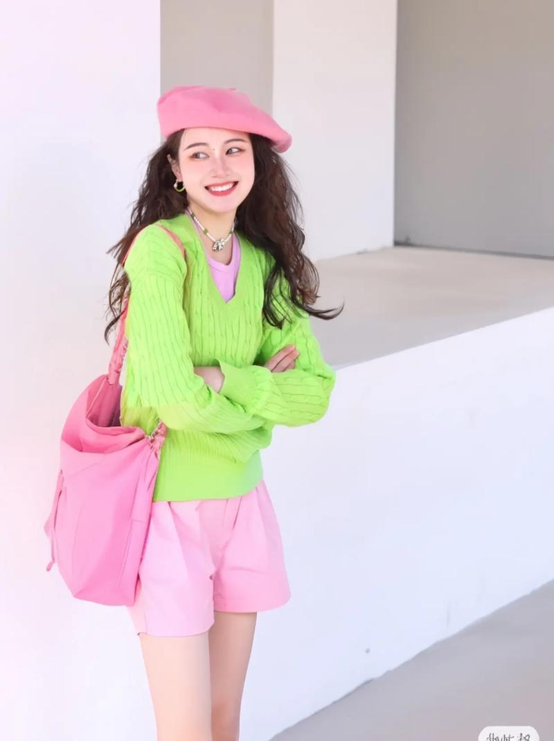 揭秘亮色系服饰女性的性格与心理追求