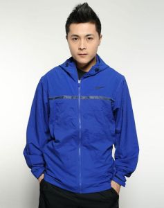 蓝色魅力揭秘：男人心理与时尚穿搭解析