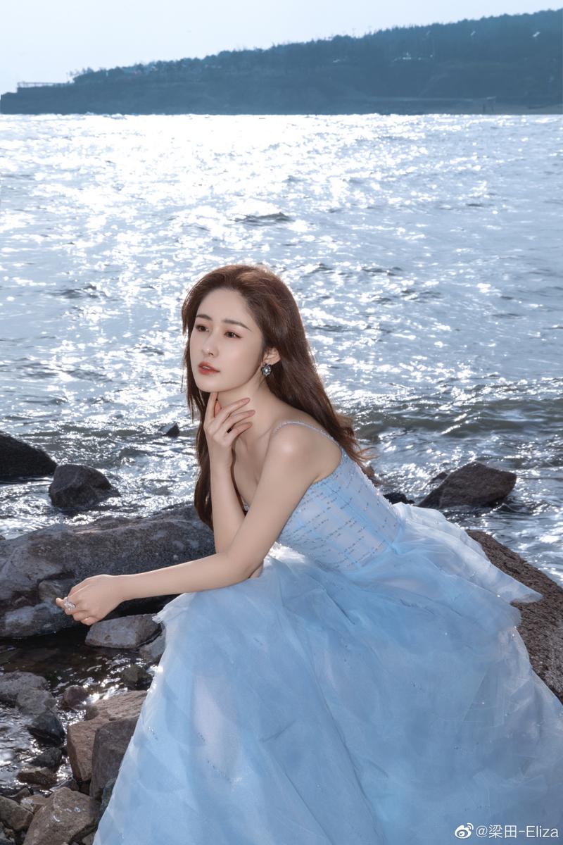 浅蓝色女生独特魅力揭秘