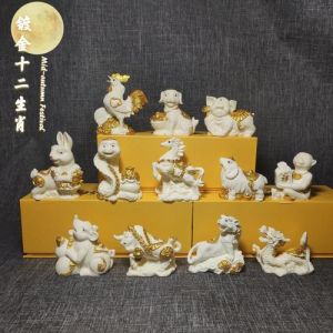 生肖魅力揭秘：鼠蛇马羊如何吸引异性